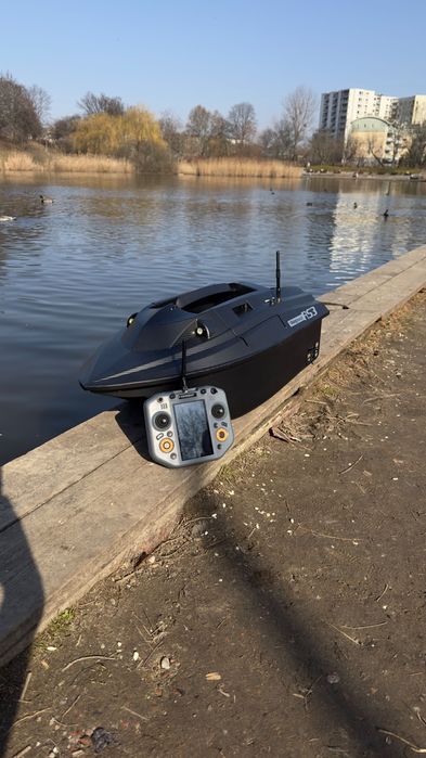 Łódka zanętowa Vikingboat RS3 + pilot All in One – stan idealny