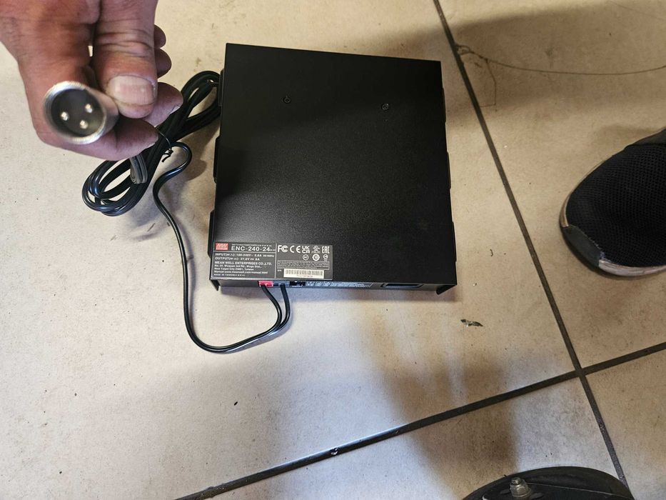 Ładowarka impulsowa 8 Amper do wózka elektrycznego