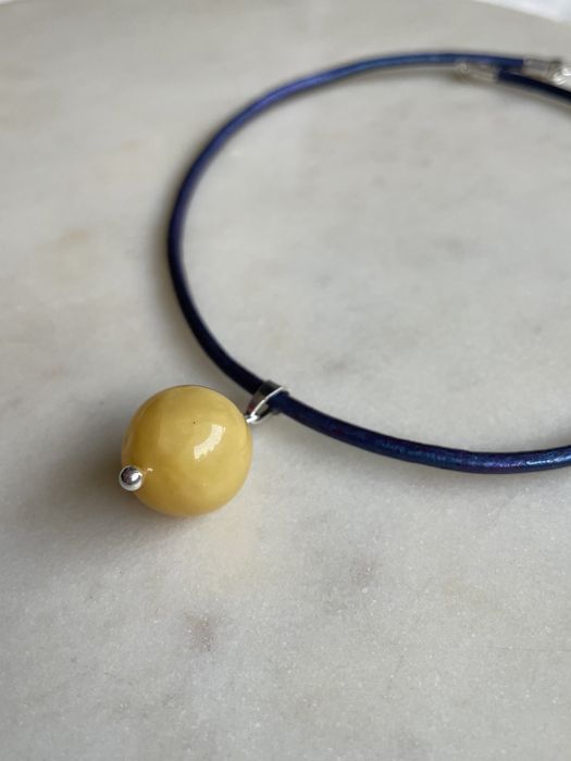 Naszyjnik choker obroża z kulką bursztynową