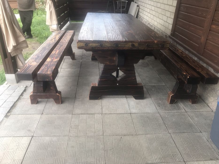 Стіл та лави з масива