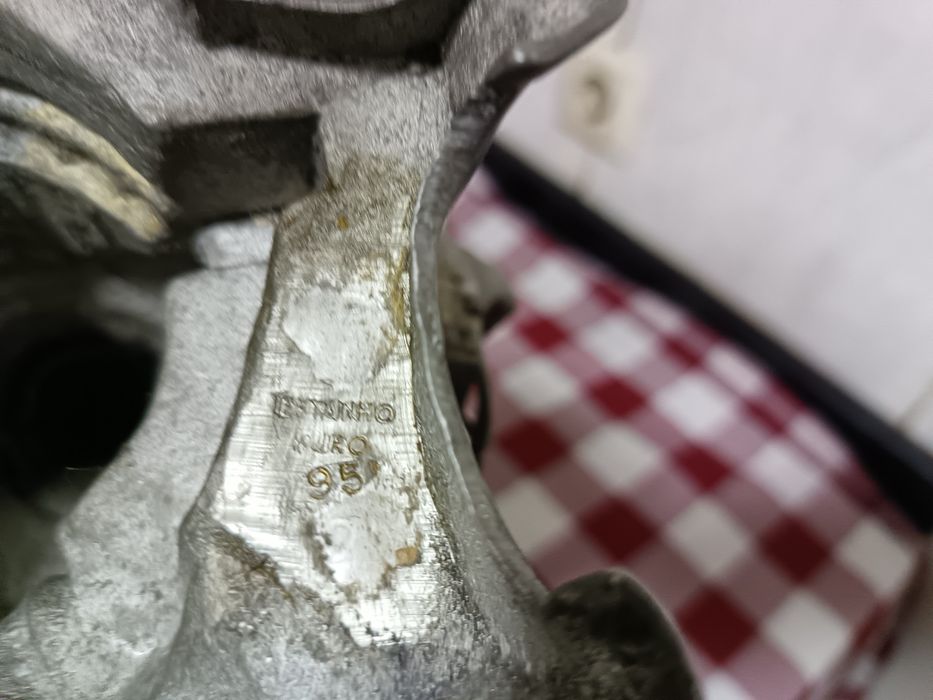 Estátua de senhora em estanho