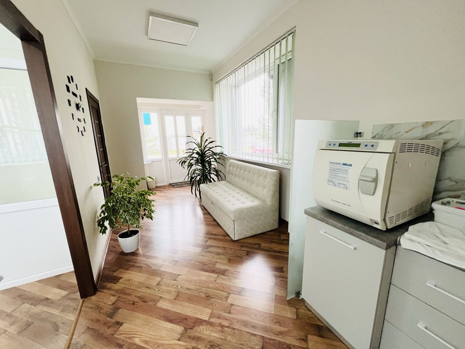 Продаж! Діючий офісний будинок 863м2 з ремонтом + земля 11.6 сот