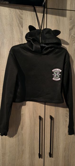 Krótka czarna bluza  z uszami rozm S