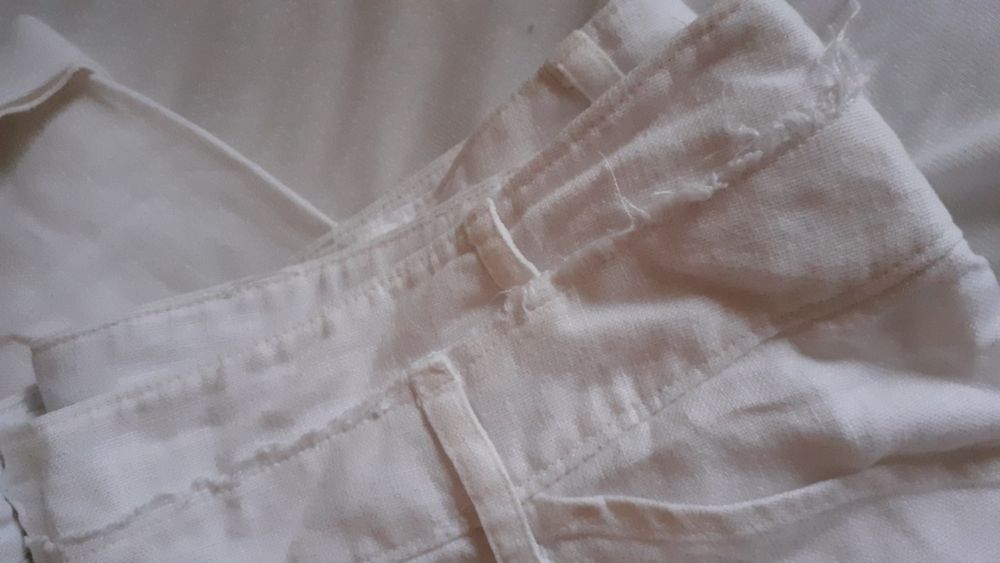 Spodnie białe Gant 14 42