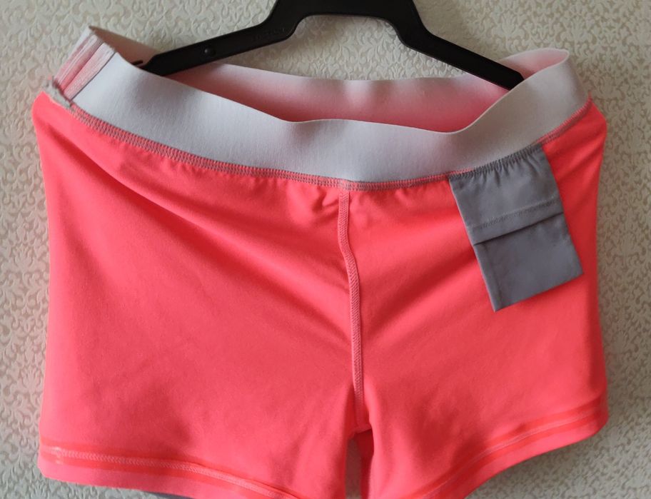 Спортивные шорты