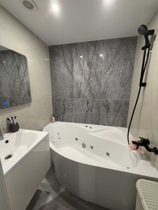 ‼️Боженка‼️ 3к квартира з євроремонтом, цегляний будинок