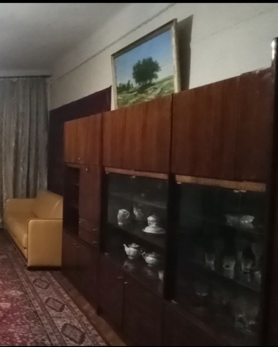 Продам стінку (сервант 2шт)  у вітальню