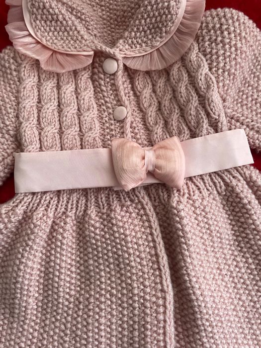 Вʼязане пальтечко для дівчинки 98 см, рожеве з рюшами
