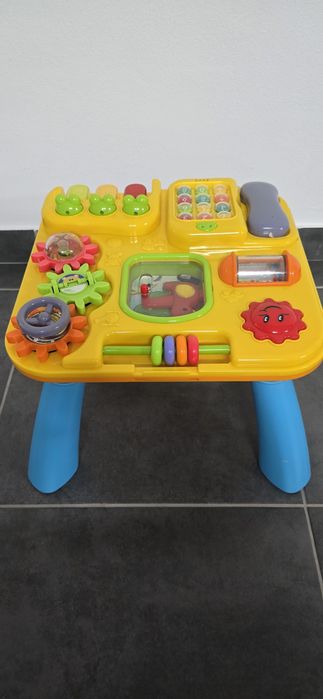 Mesa de atividades para bebé