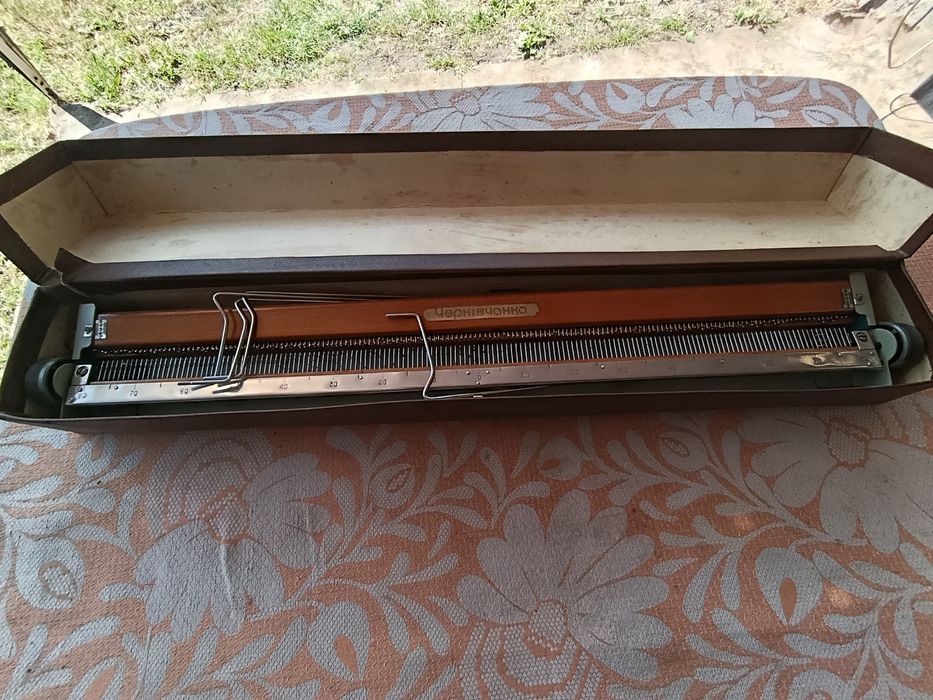 Продам вязальную машинку Червничанка