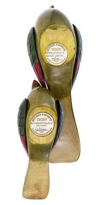 Dois pássaros em madeira entalhada da África do Sul