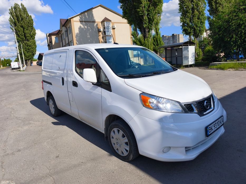 Нісан nv200,бензин