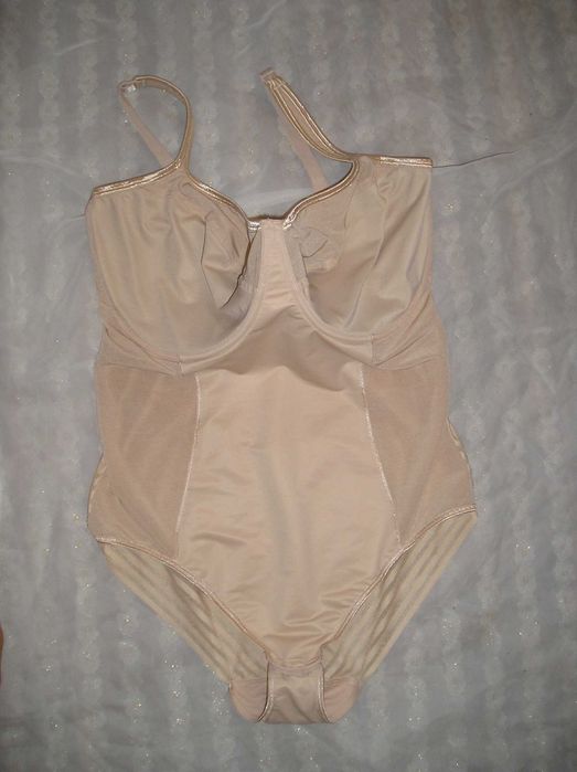 Комбидрэс 40 Н, новый,большая грудь,сверхсовременный, беж.,лифы