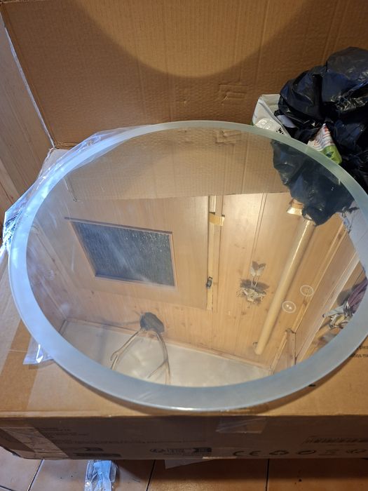 Lustro łazienkowe podświetlane