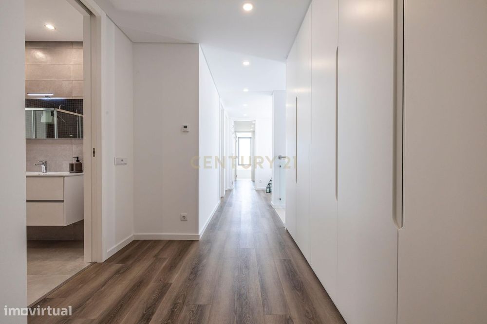 Moradia T4 Moderna com Piscina Aquecida e Jacuzzi a 15 Minutos da Prai
