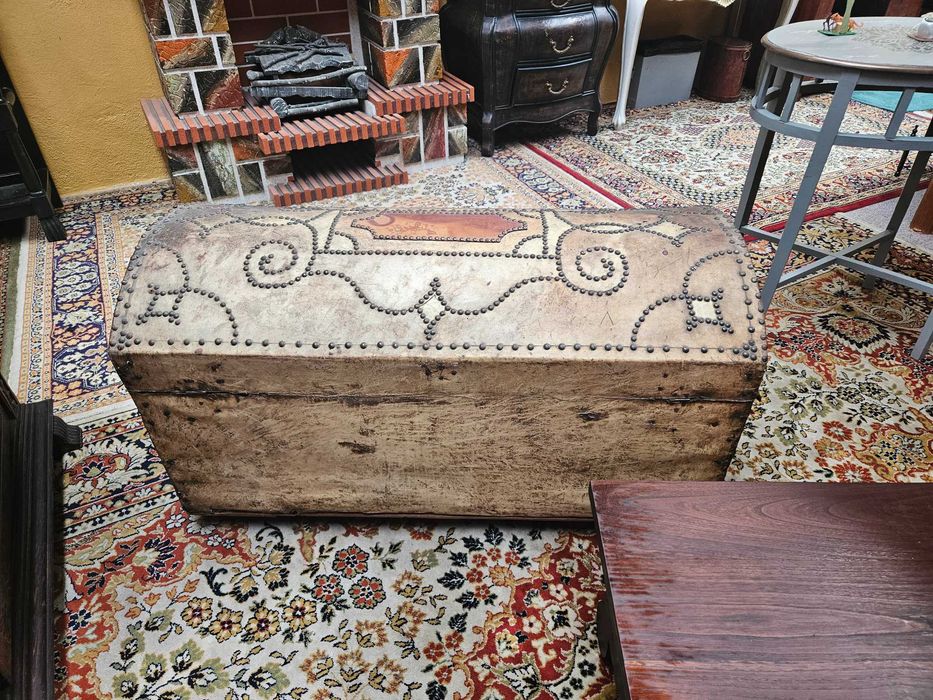 Cómoda / Bau antiquíssimo, Ideal para decoração - Bom estado geral