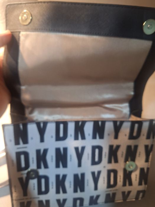 Bolsa dkny como nova