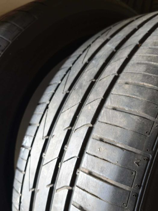 Cena za komplet - Hankook 235/55/19 letnie