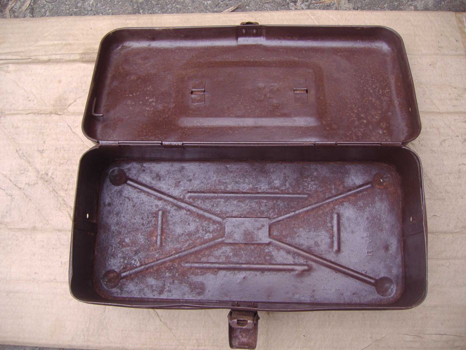 Ящик металлический для инструментов 36см/17см/14см(отличного качества)