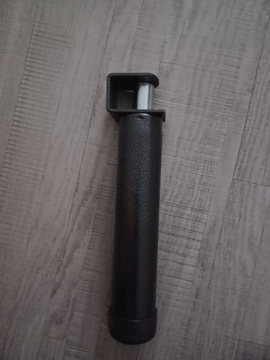 Pés de cama redondos.