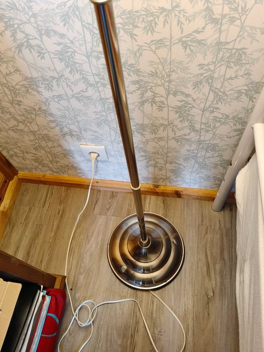 Candeeiro de pé alto