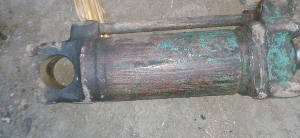 Продам гідроциліндр 125 на трактор або для преса.