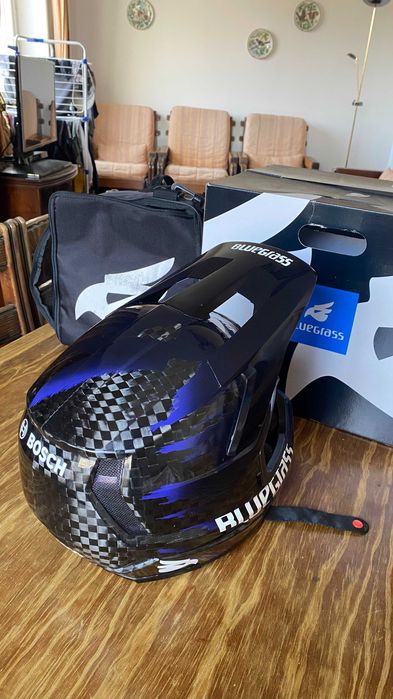 Capacete Bluegrass Legit Carbon M