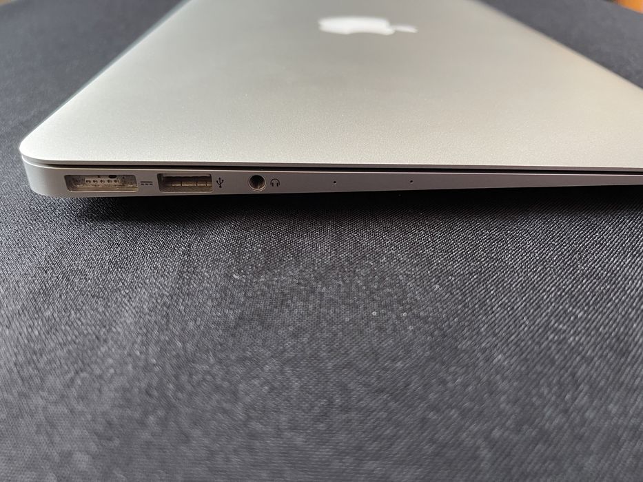 MacBook Air (11-inch, Early 2015)