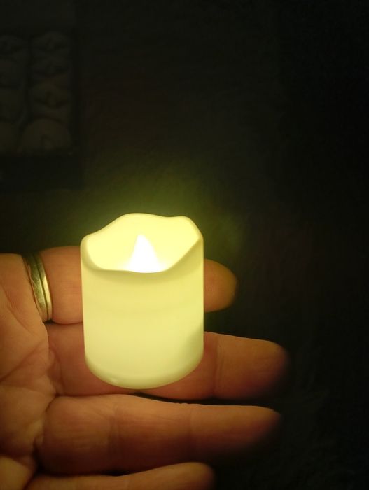 Свічки на батарейках .