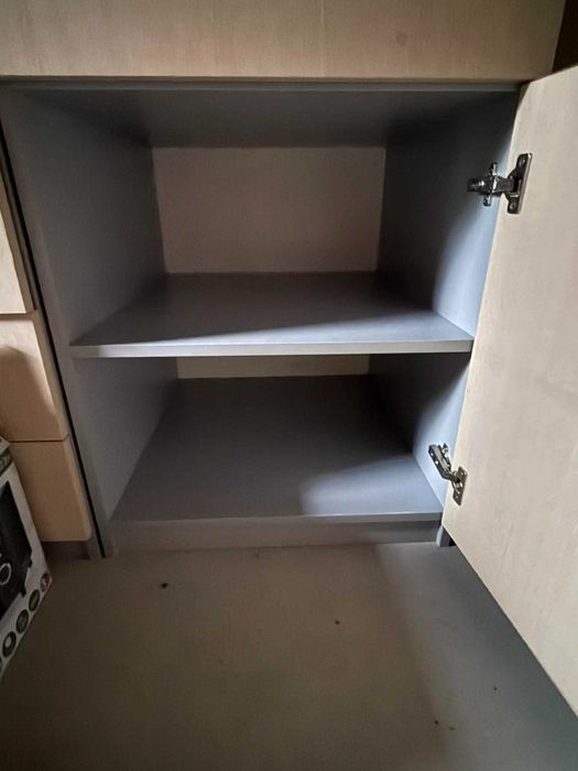 Szara szafa robiona z płyty na zamówienie