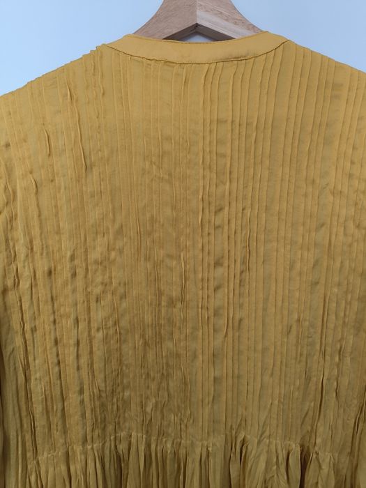 Vestido em seda amarelo torrado