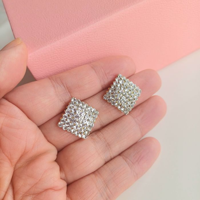 Brinco elegante cristais aurora boreal Swarovski banhada a ouro