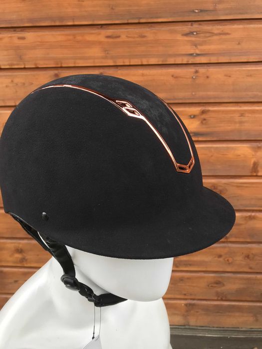 Kask jeździecki wysoka chrona szeroki daszek czarny rose gold