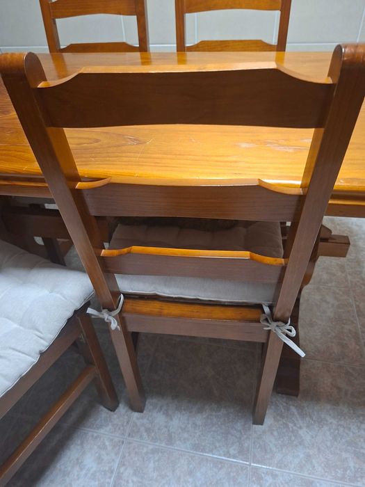 Mesa com 4 cadeiras