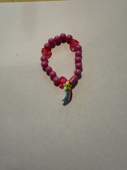 Pulseiras feitas pela minha filha de 6 anos que me pediu para vender
