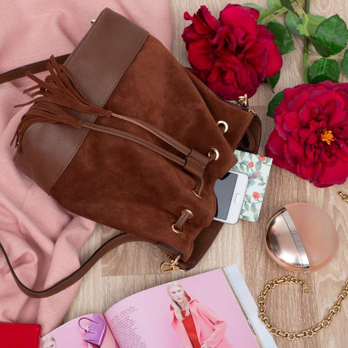 VERA PELLE torebka damska zamszowa kuferek z paskiem V490 brązowa