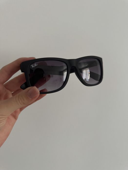 Нові сонцезахисні окуляри Ray-Ban Justin