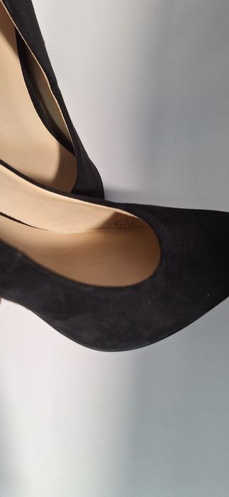 Czarne buty na obcasie