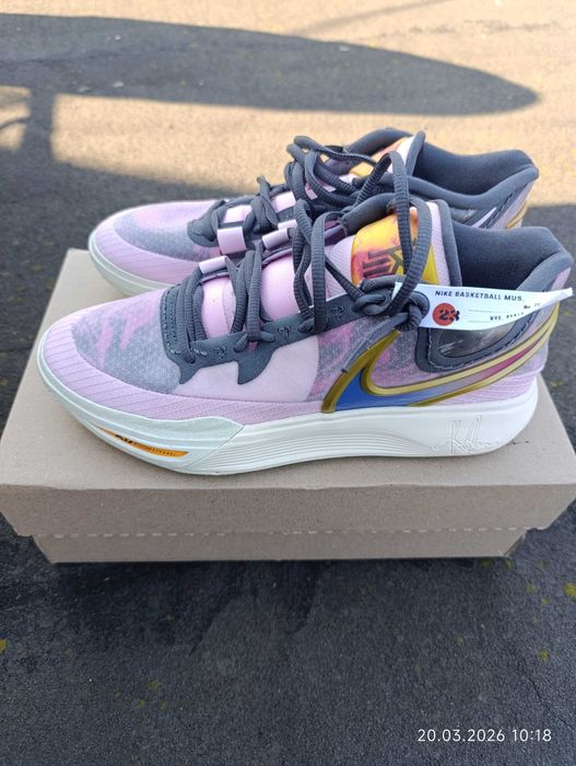 Нові кросівки найк