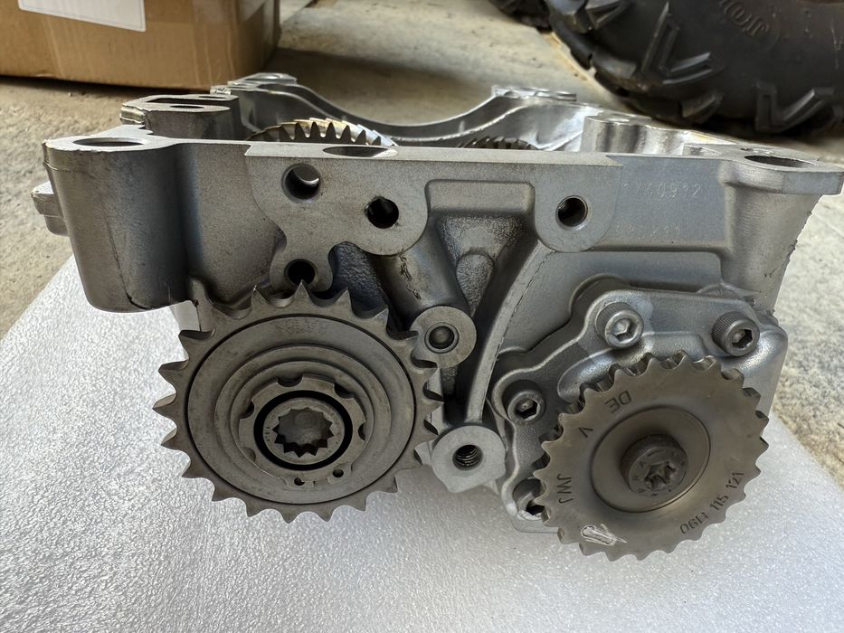 Pompa oleju 2.0 TFSI 06D103295S
