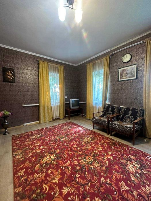Продаж 1/2 частини будинку в с.Анисів з ремонтом та 7 сотками землі!