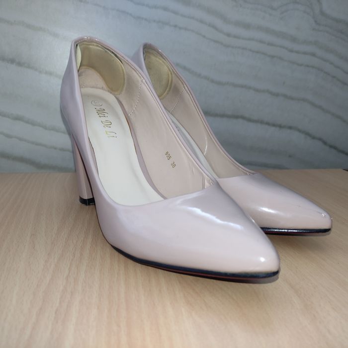 Лакові бежеві нюдові туфлі човники Mei De Li