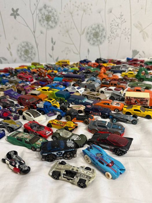 Машинки hot wheels