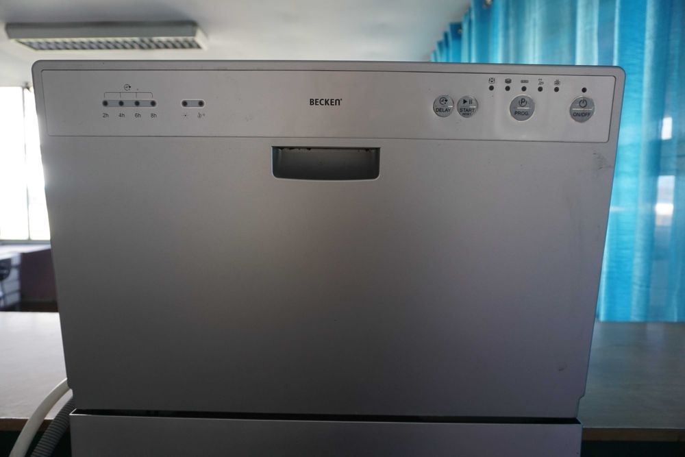 Máquina de Lavar Copos Becken – Compacta para Bar/Café