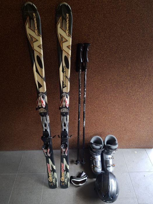 Zestaw narty 160 cm buty narciarskie 46 Kask Kijki 130 Gogle Pokrowiec