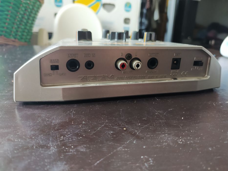 ZOOM GM-200 VAMS – Guitar Amp Modeller / Pré-Amplificador