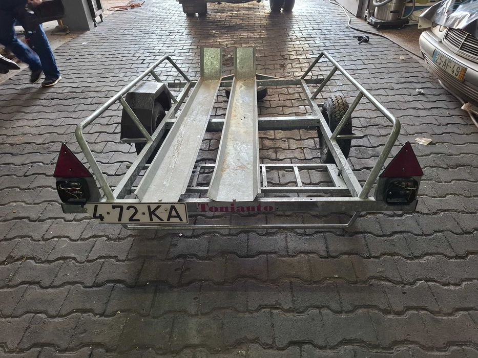 Atrelado Motas impecável