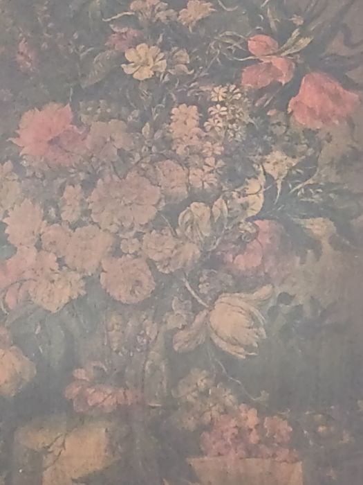 Quadro antigo com tema floral.