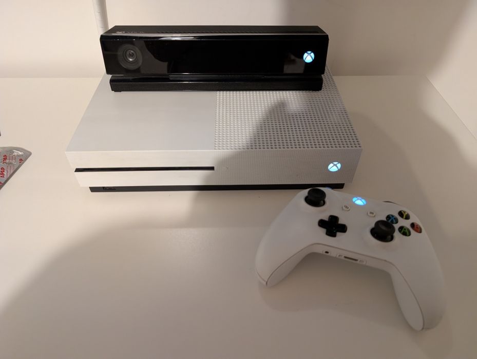 Xbox one S 500gb + Kinect