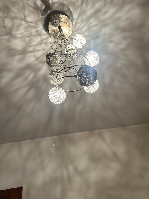 Três  candeeiros de teto